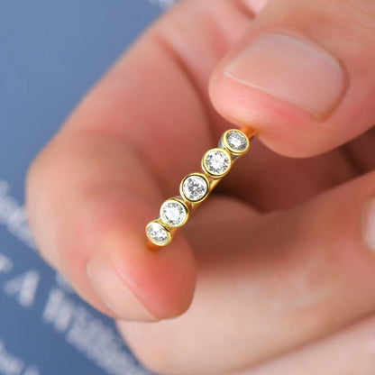 Anel Moissanite 5 Pedras Brilhantes Banhado à Ouro 18k