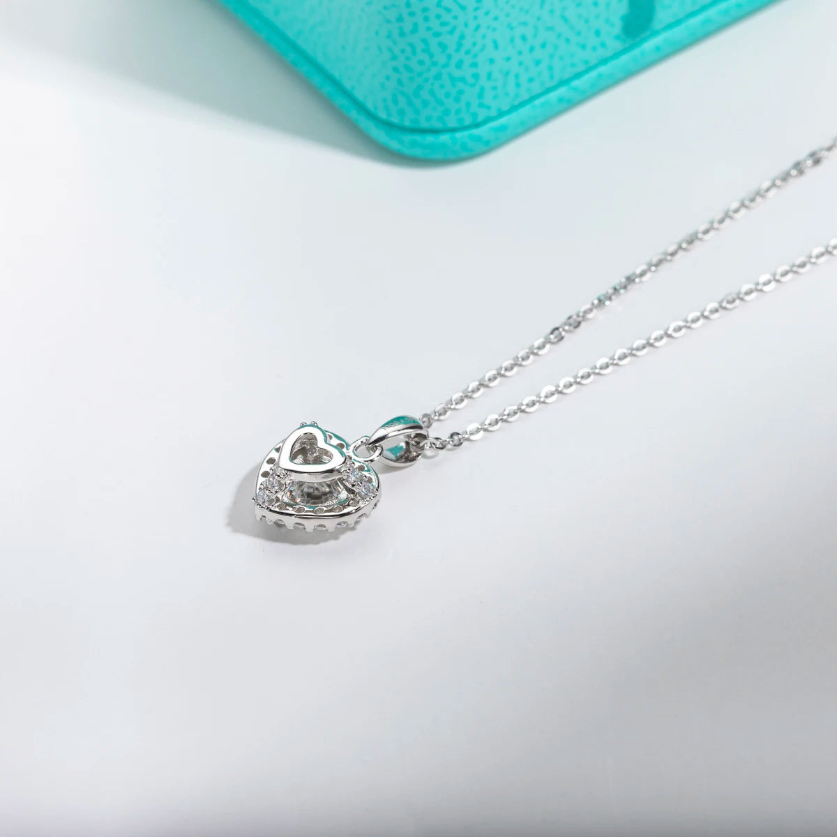 Colar Ponto de Amor Moissanite Cravejado