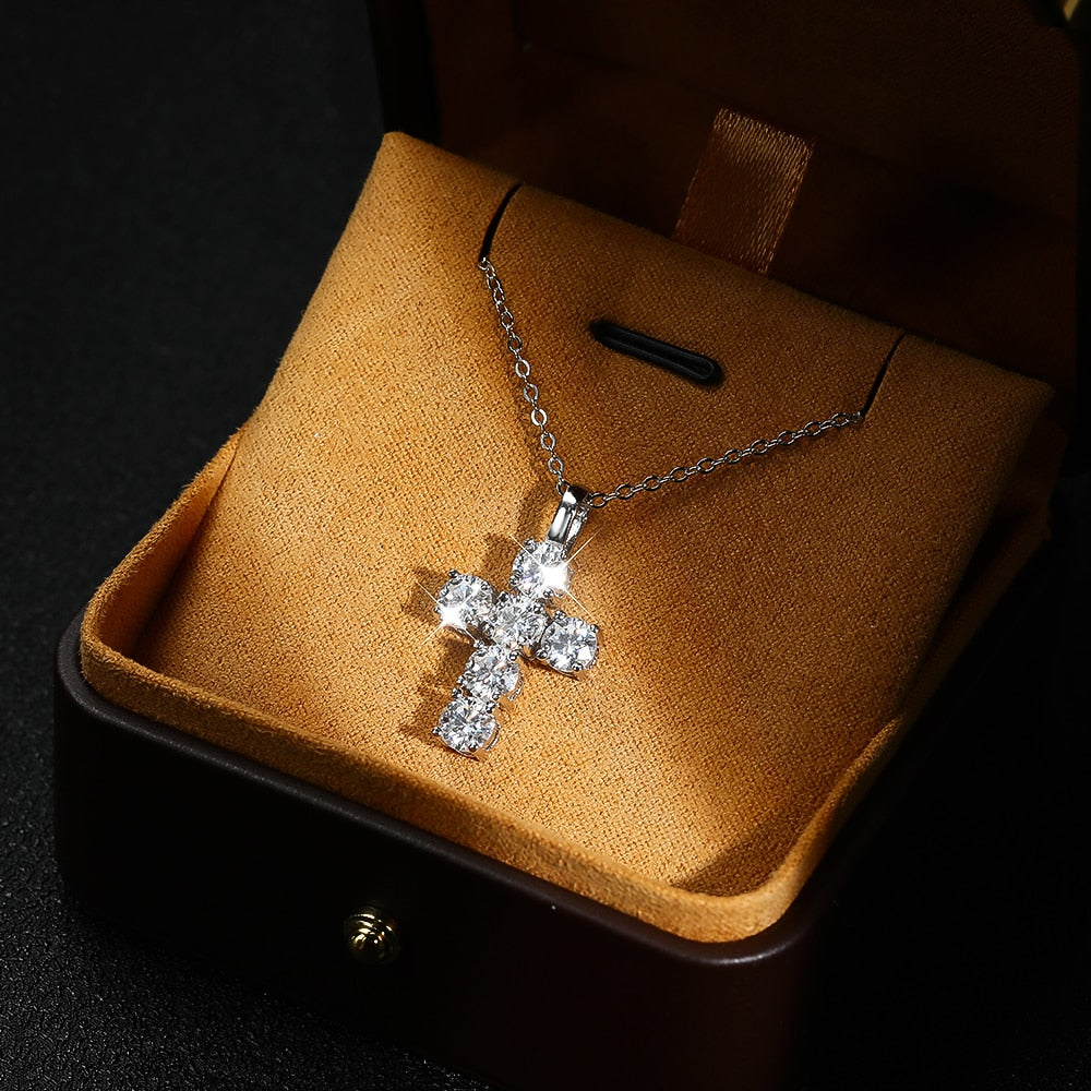 Colar Crucifixo Moissanite em Prata banhada a ouro 18K - Loratta 